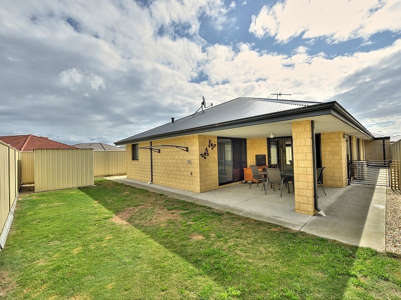21 Highcliffe Circle, Lakelands WA 6180