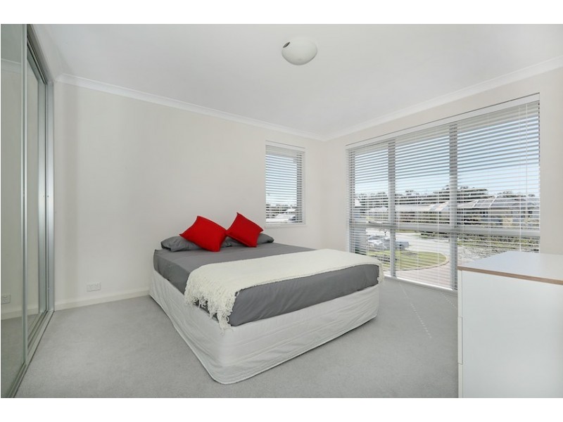 16 Middleton Loop, Meadow Springs WA 6210