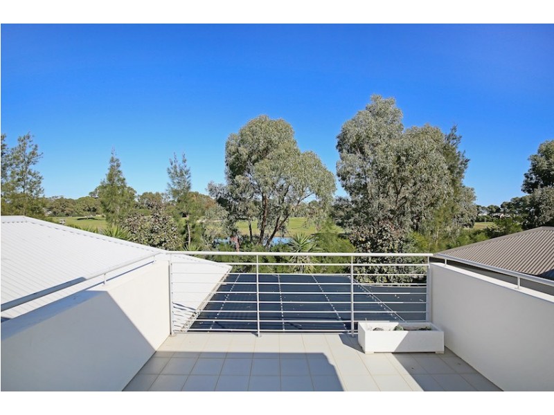 16 Middleton Loop, Meadow Springs WA 6210