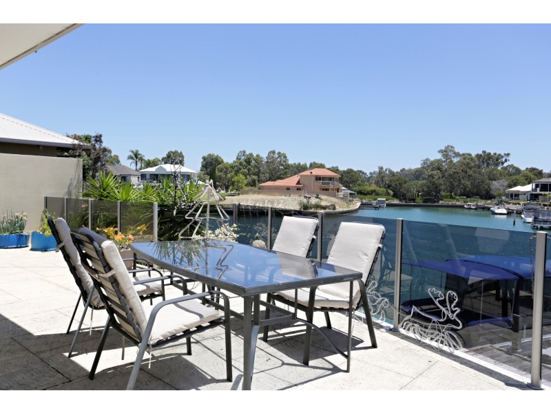 33 Aztec Island Retreat, Halls Head WA 6210