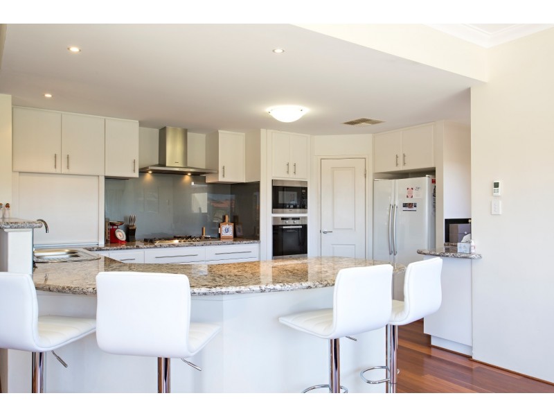 33 Aztec Island Retreat, Halls Head WA 6210