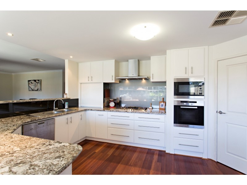 33 Aztec Island Retreat, Halls Head WA 6210