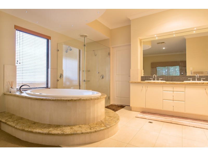 33 Aztec Island Retreat, Halls Head WA 6210