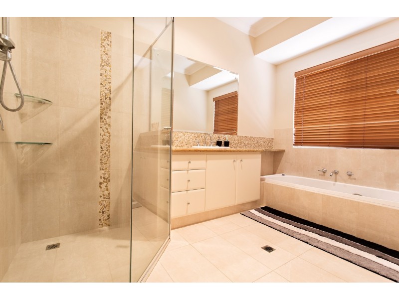 33 Aztec Island Retreat, Halls Head WA 6210