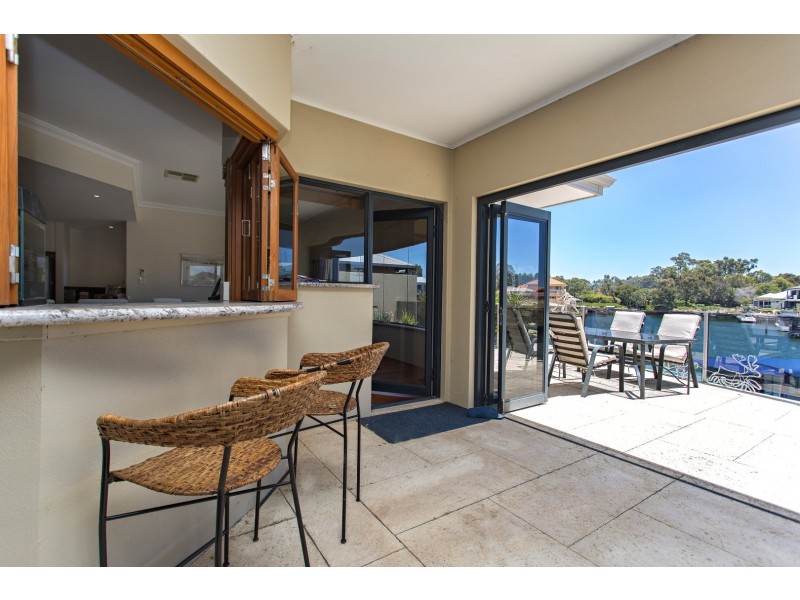 33 Aztec Island Retreat, Halls Head WA 6210