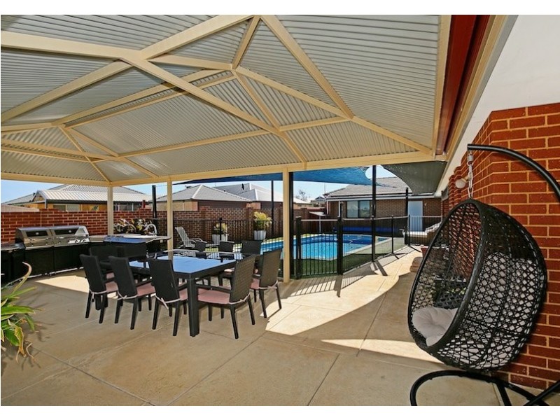 15 Maddox Vista, Lakelands WA 6180