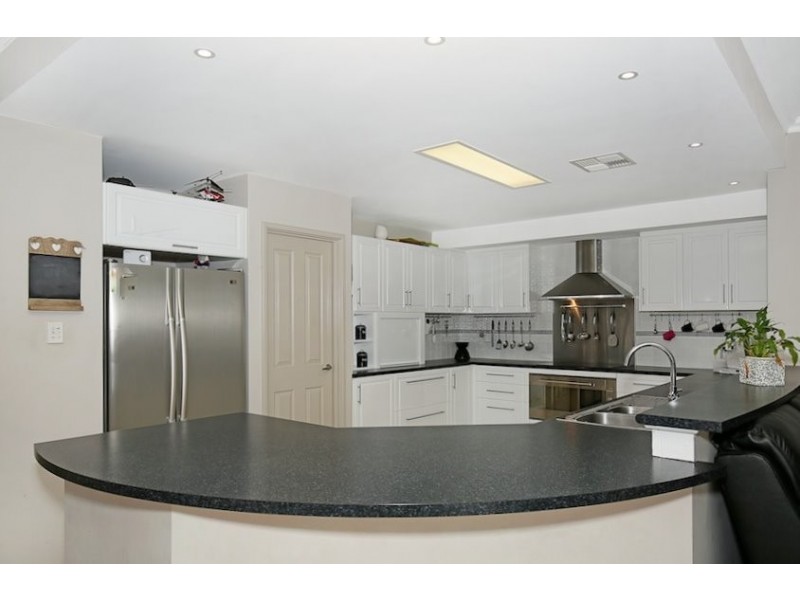 15 Maddox Vista, Lakelands WA 6180