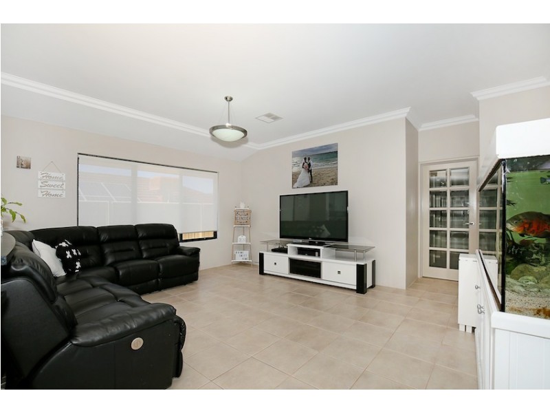 15 Maddox Vista, Lakelands WA 6180