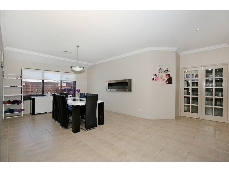 15 Maddox Vista, Lakelands WA 6180