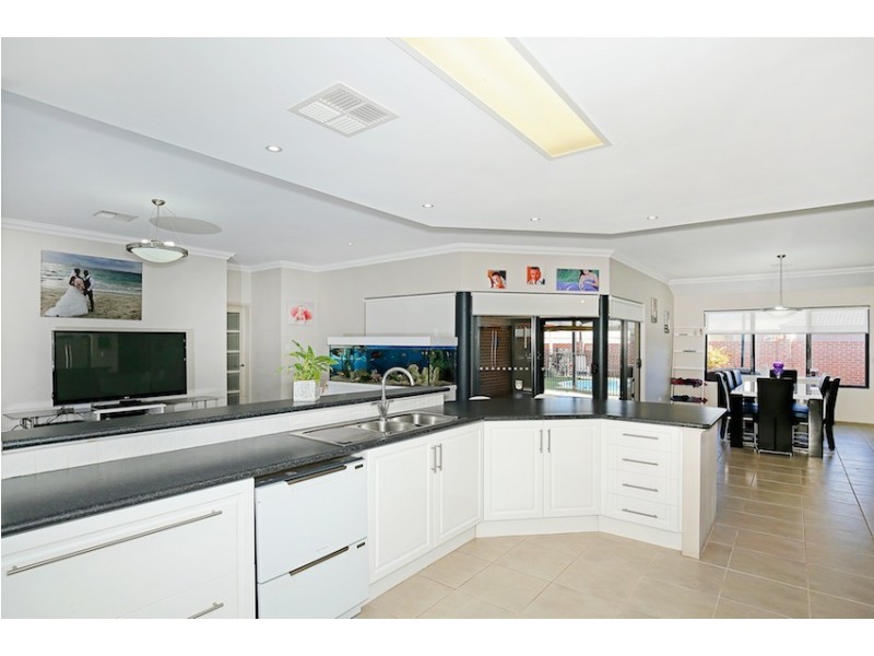 15 Maddox Vista, Lakelands WA 6180