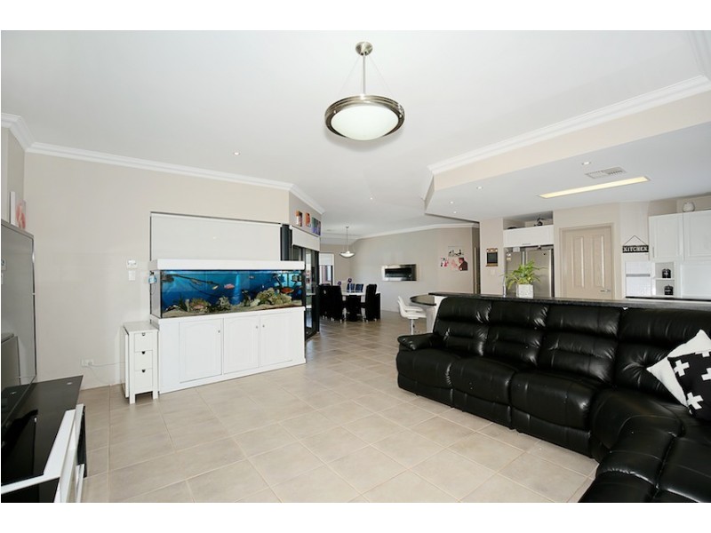 15 Maddox Vista, Lakelands WA 6180