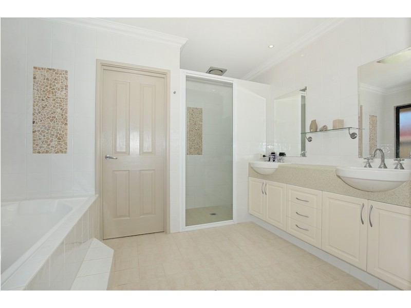 15 Maddox Vista, Lakelands WA 6180