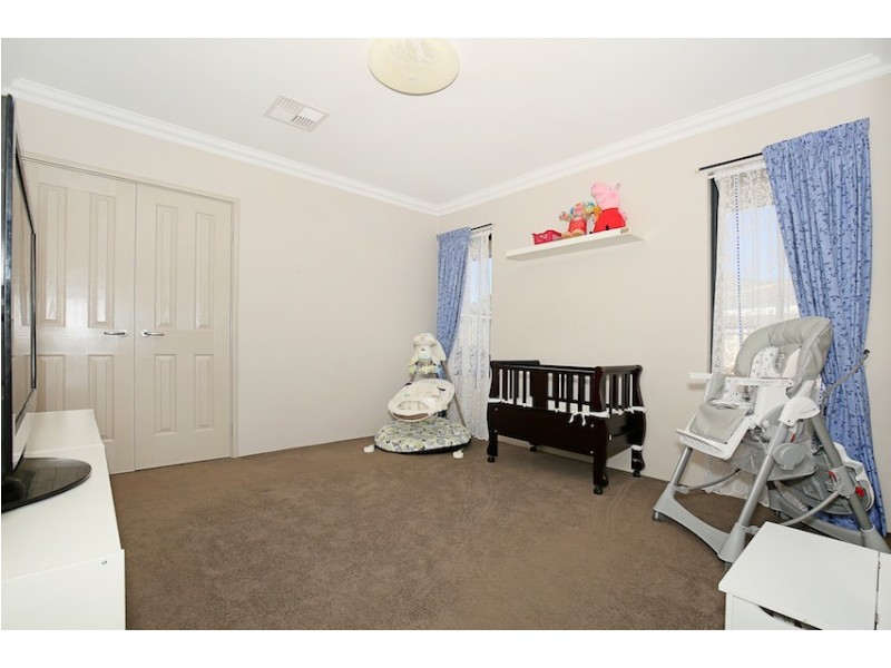 15 Maddox Vista, Lakelands WA 6180