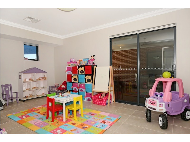 15 Maddox Vista, Lakelands WA 6180