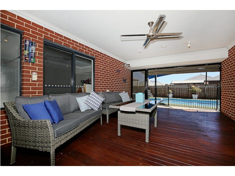 15 Maddox Vista, Lakelands WA 6180