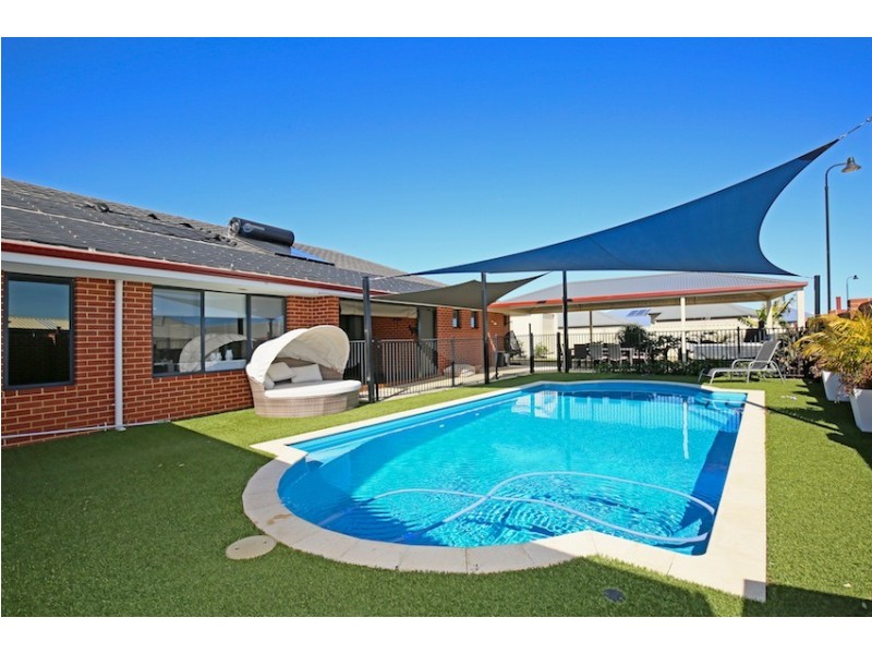 15 Maddox Vista, Lakelands WA 6180