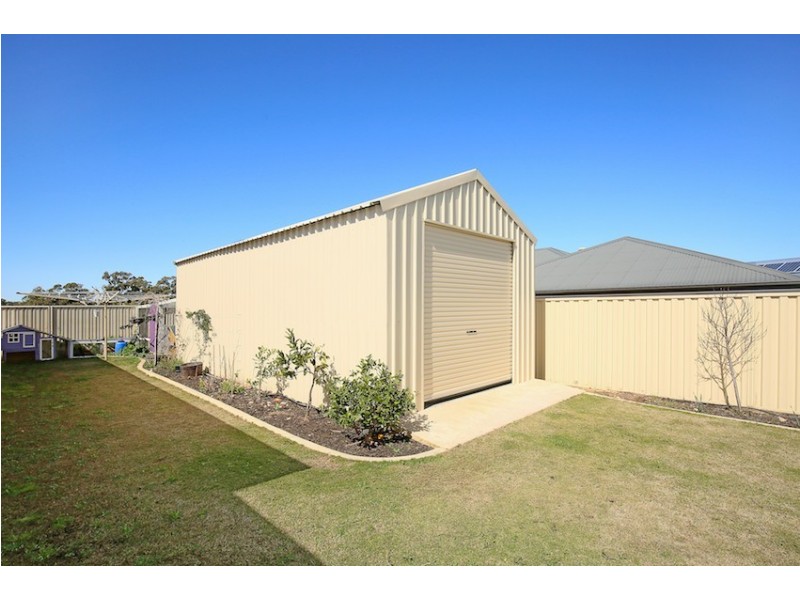 15 Maddox Vista, Lakelands WA 6180