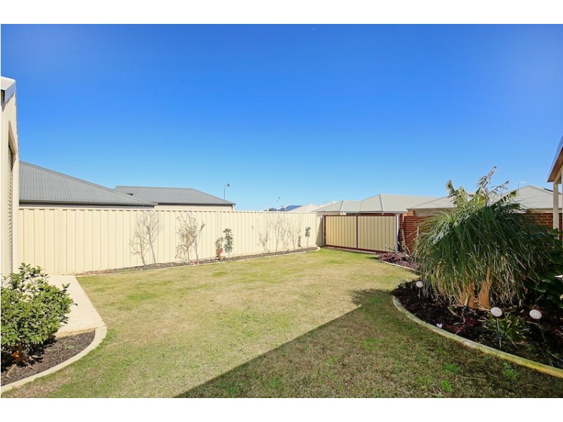 15 Maddox Vista, Lakelands WA 6180