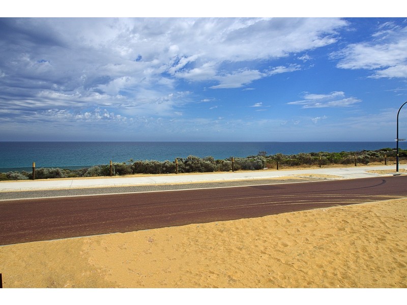 42 Acerosa Boulevard, Halls Head WA 6210
