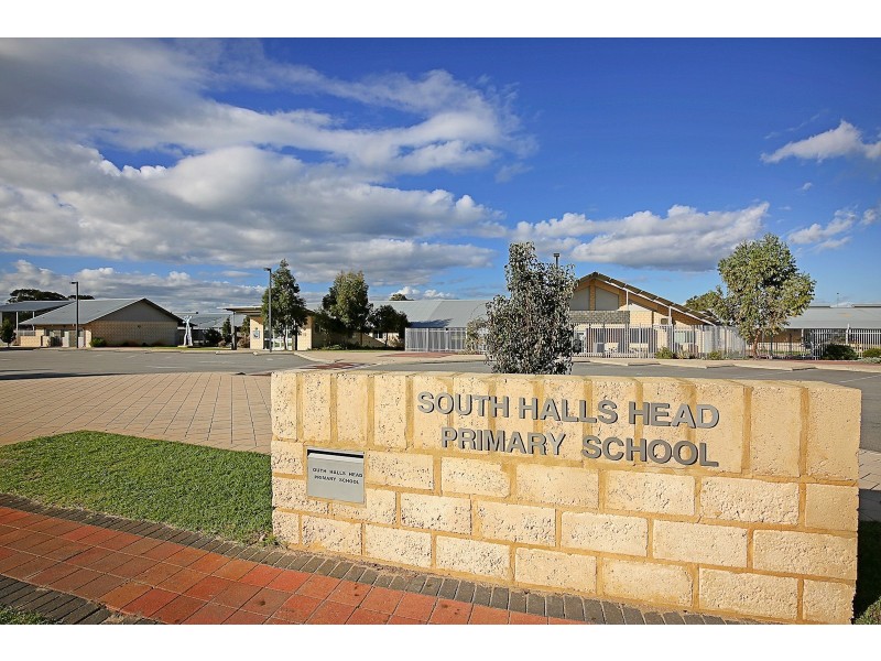 42 Acerosa Boulevard, Halls Head WA 6210