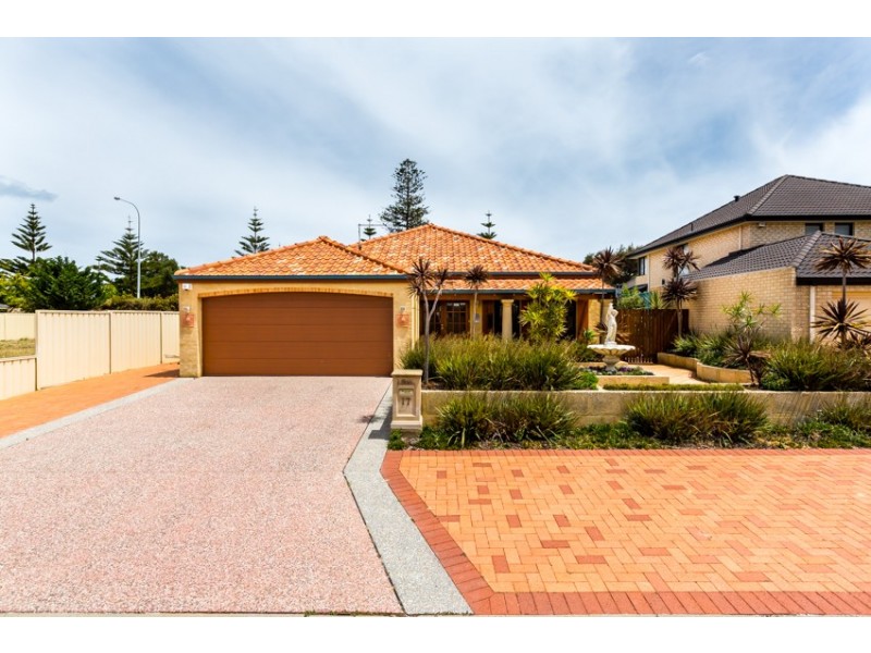 17 Rialto Place, Halls Head WA 6210