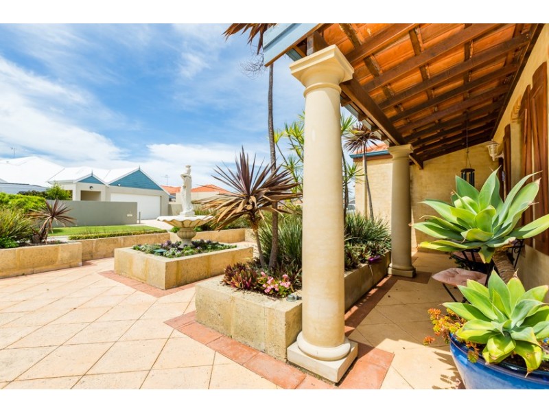 17 Rialto Place, Halls Head WA 6210