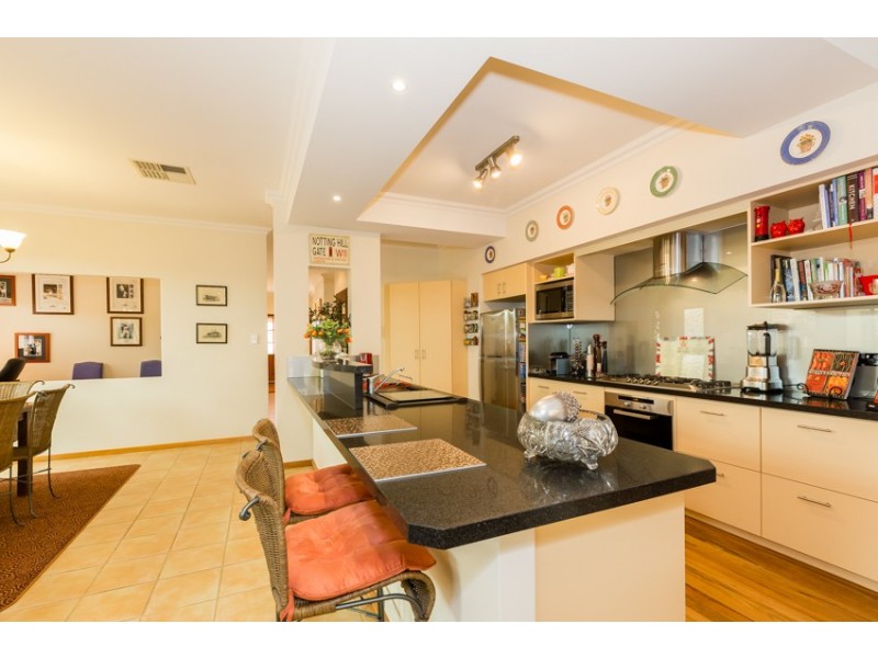 17 Rialto Place, Halls Head WA 6210