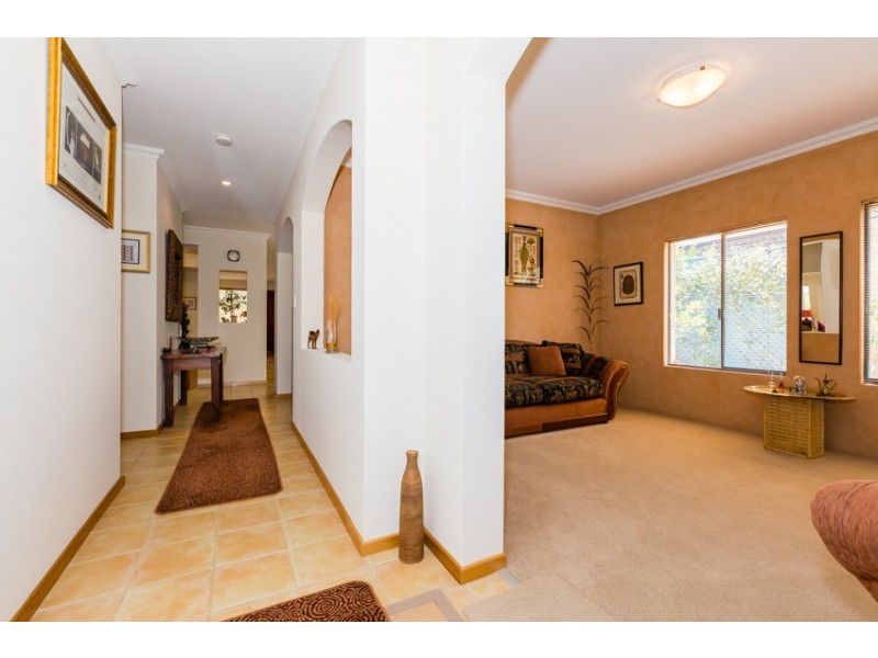 17 Rialto Place, Halls Head WA 6210