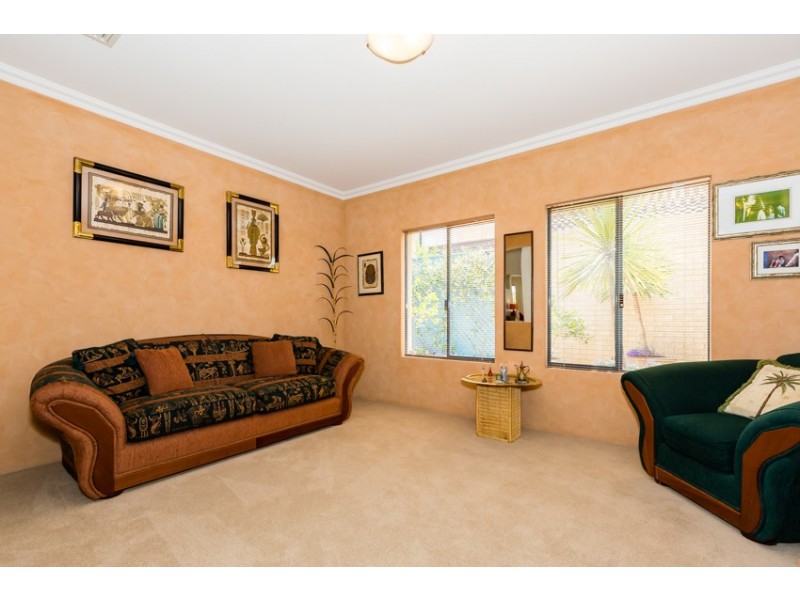 17 Rialto Place, Halls Head WA 6210