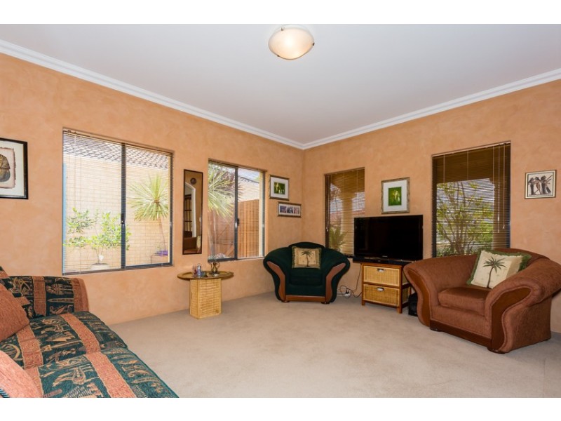 17 Rialto Place, Halls Head WA 6210