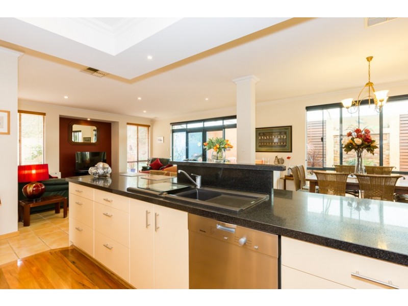 17 Rialto Place, Halls Head WA 6210