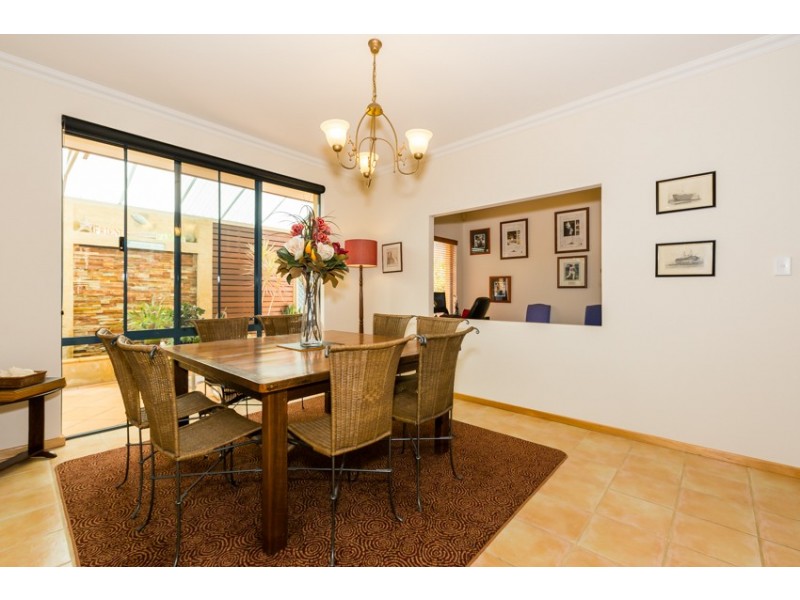 17 Rialto Place, Halls Head WA 6210