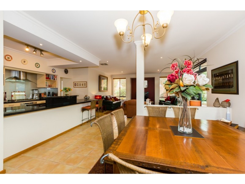 17 Rialto Place, Halls Head WA 6210