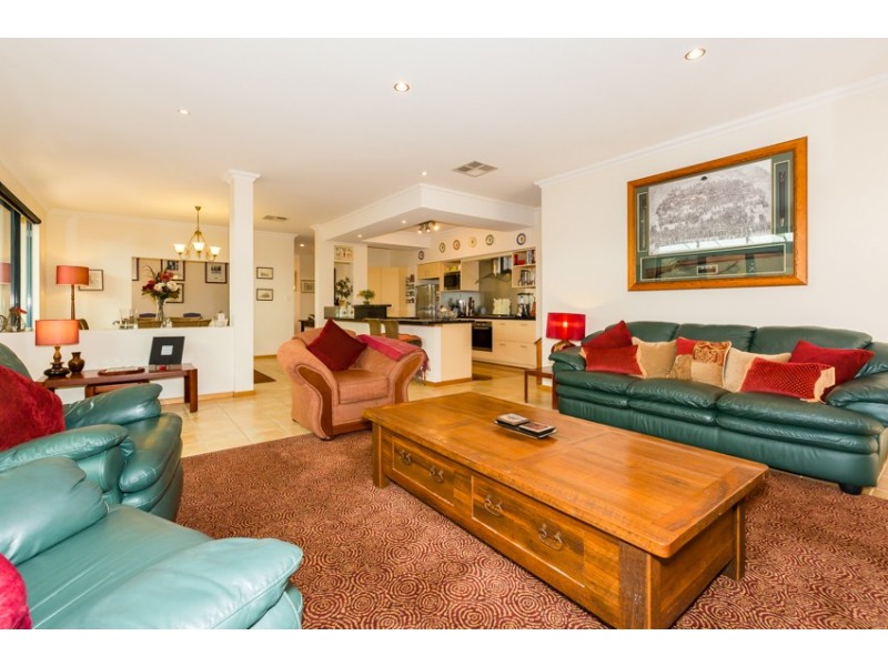 17 Rialto Place, Halls Head WA 6210