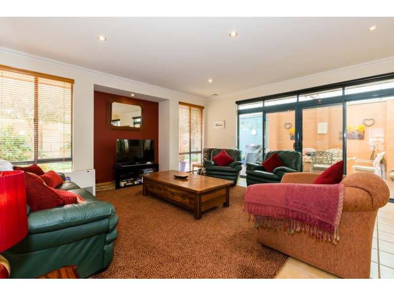 17 Rialto Place, Halls Head WA 6210