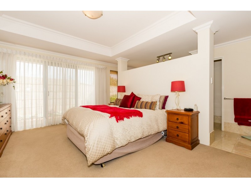 17 Rialto Place, Halls Head WA 6210