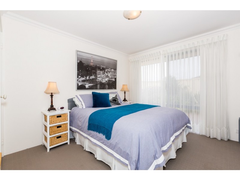 17 Rialto Place, Halls Head WA 6210