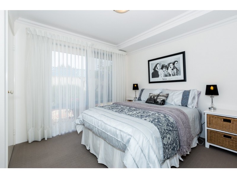 17 Rialto Place, Halls Head WA 6210