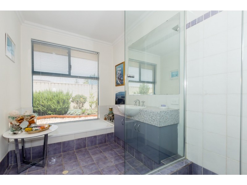 17 Rialto Place, Halls Head WA 6210