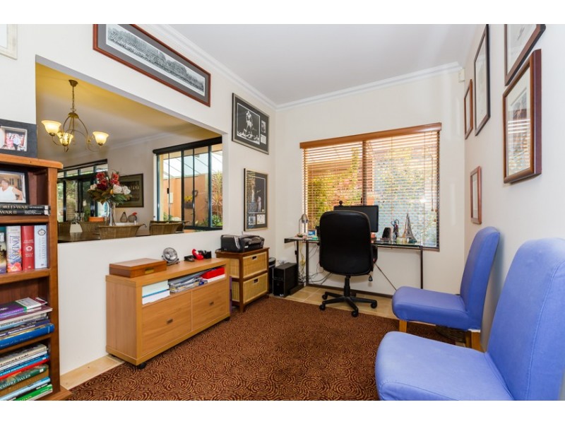 17 Rialto Place, Halls Head WA 6210