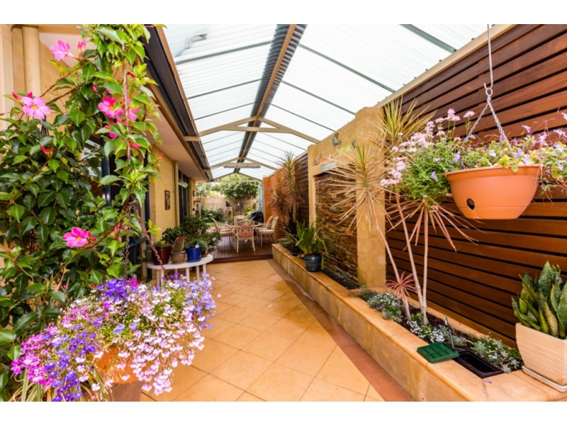 17 Rialto Place, Halls Head WA 6210