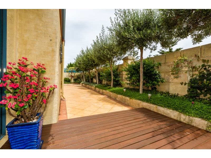 17 Rialto Place, Halls Head WA 6210