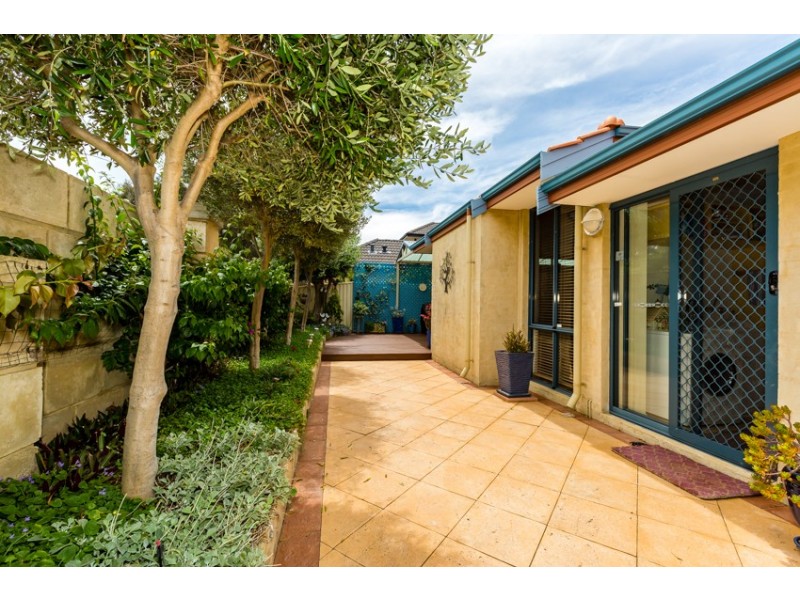 17 Rialto Place, Halls Head WA 6210