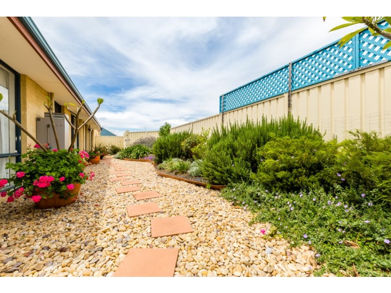 17 Rialto Place, Halls Head WA 6210