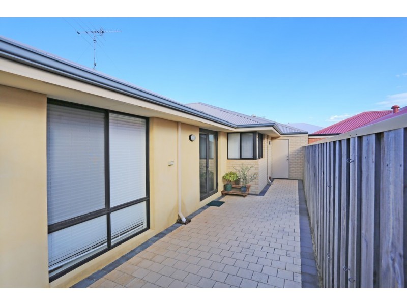 24 Adriana Way, Halls Head WA 6210