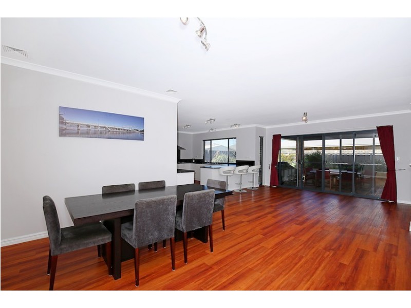 11 Orania Pass, Halls Head WA 6210