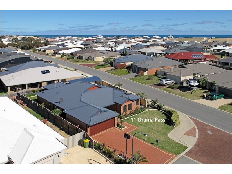 11 Orania Pass, Halls Head WA 6210