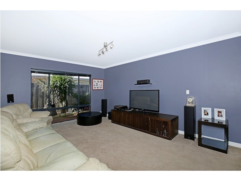 11 Orania Pass, Halls Head WA 6210
