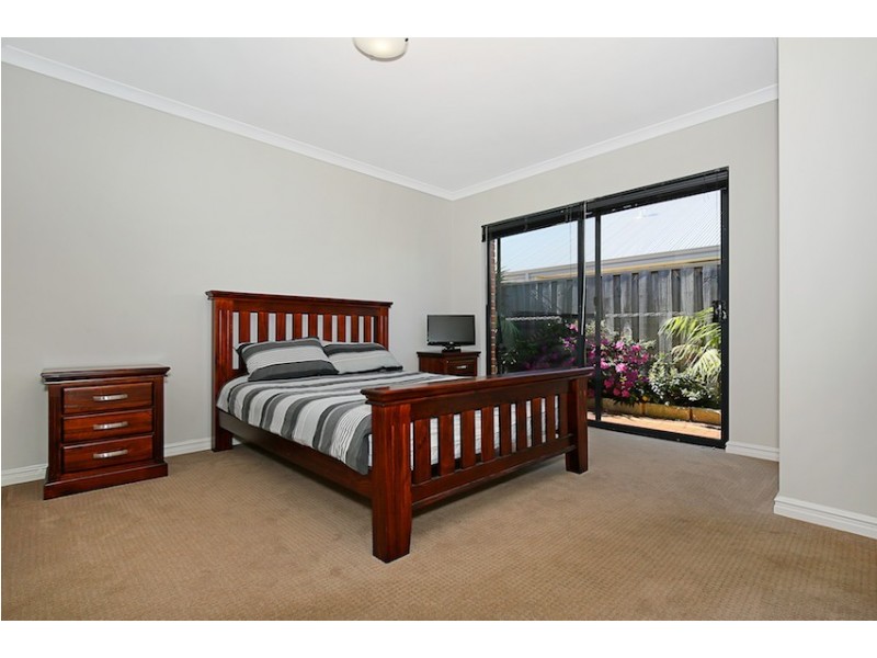 11 Orania Pass, Halls Head WA 6210