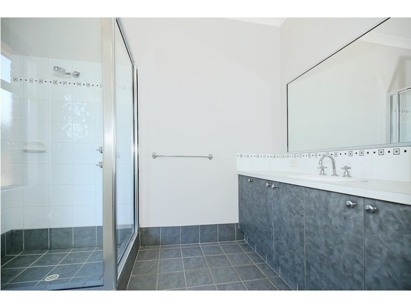 11 Orania Pass, Halls Head WA 6210